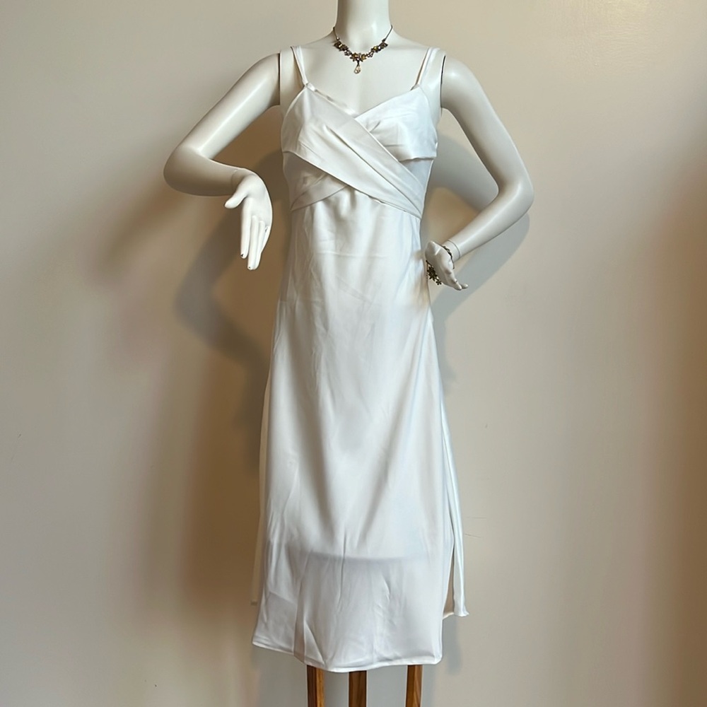 Wedding dress elegant simple classic women’s medium flattering classic style